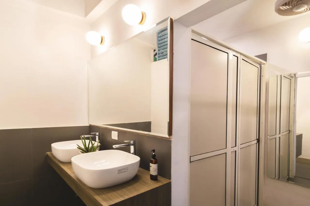 Minimalist Poshtel & Suites New Delhi 3*,