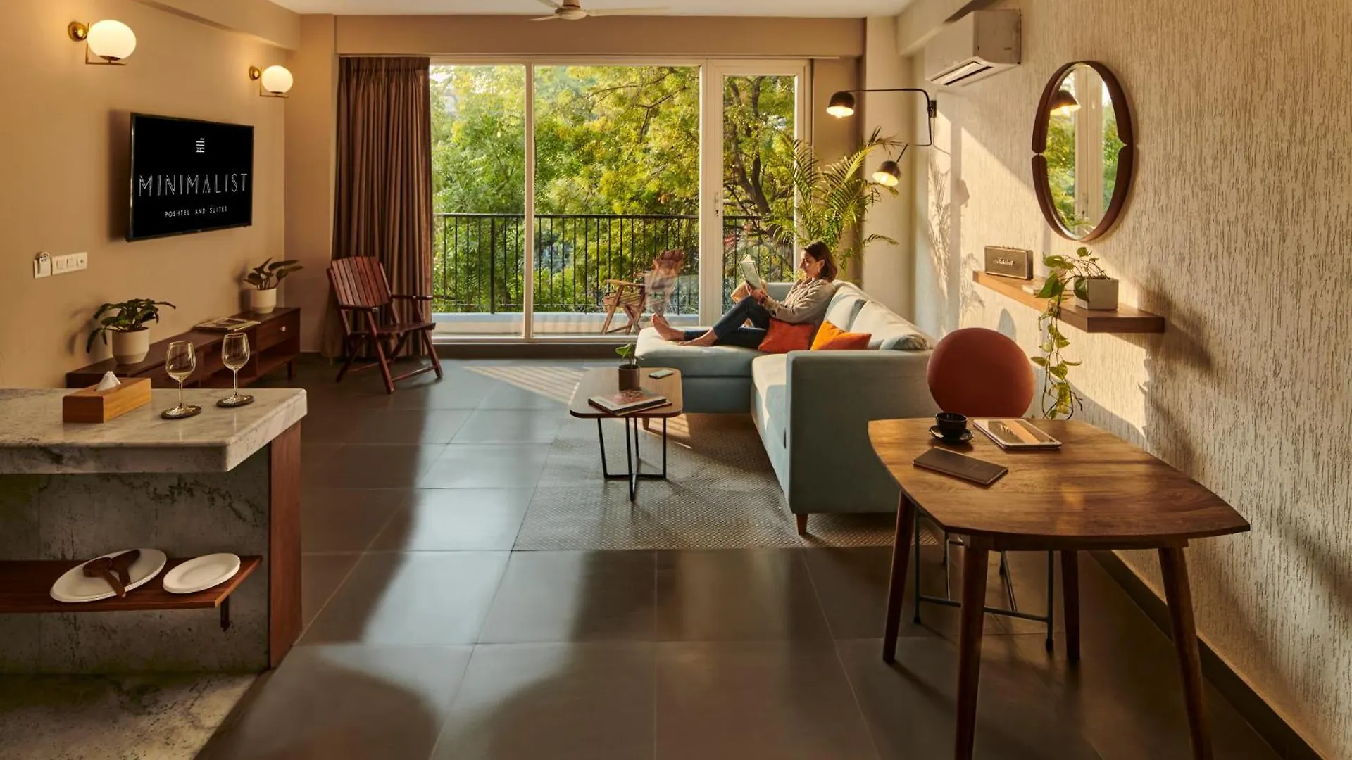 Minimalist Poshtel & Suites New Delhi Hotel
